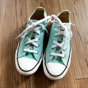 Tiffany blue Converse